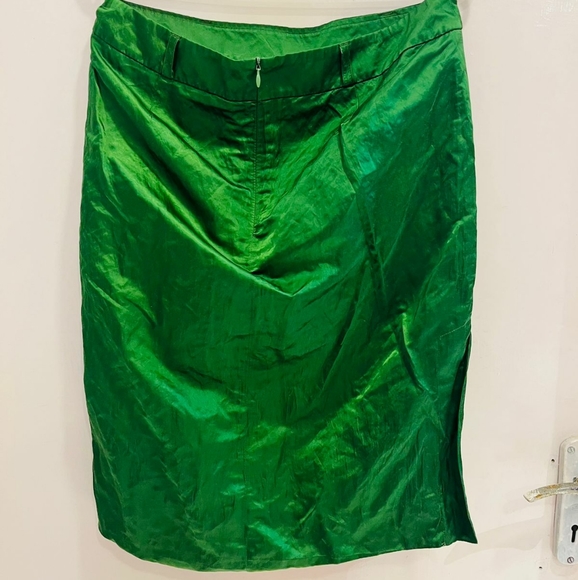 Satin green and pink skirt - Picture 6 of 9